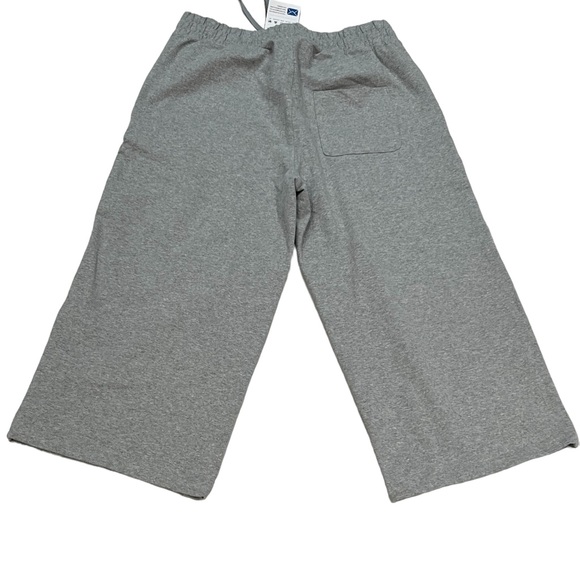 Capris Black Elastic Waist Pants - Very thick and very comfy - Picture 2 of 3